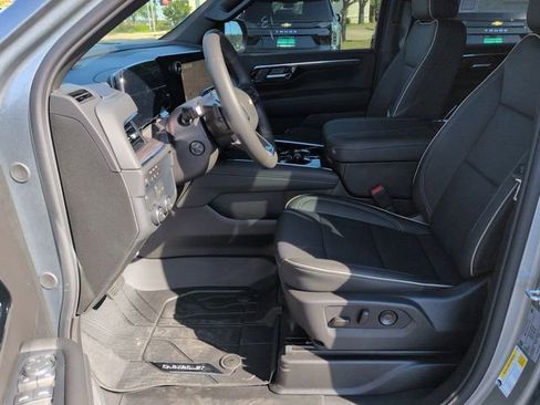 New 2026 Chevrolet Suburban Premier image 17