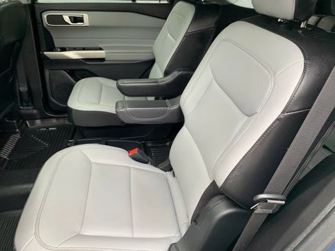 Used 2021 Ford Explorer XLT w/ Equipment Group 202A AWD/4WD image 20