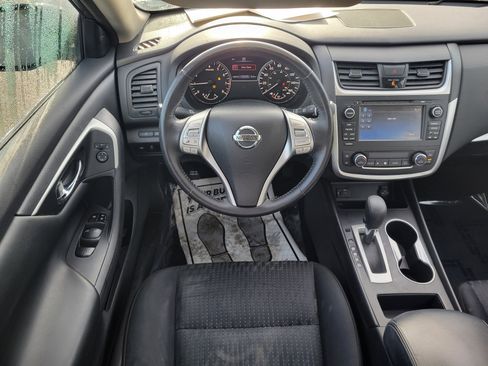 Used 2016 Nissan Altima 2.5 SV w/ Convenience Package image 10