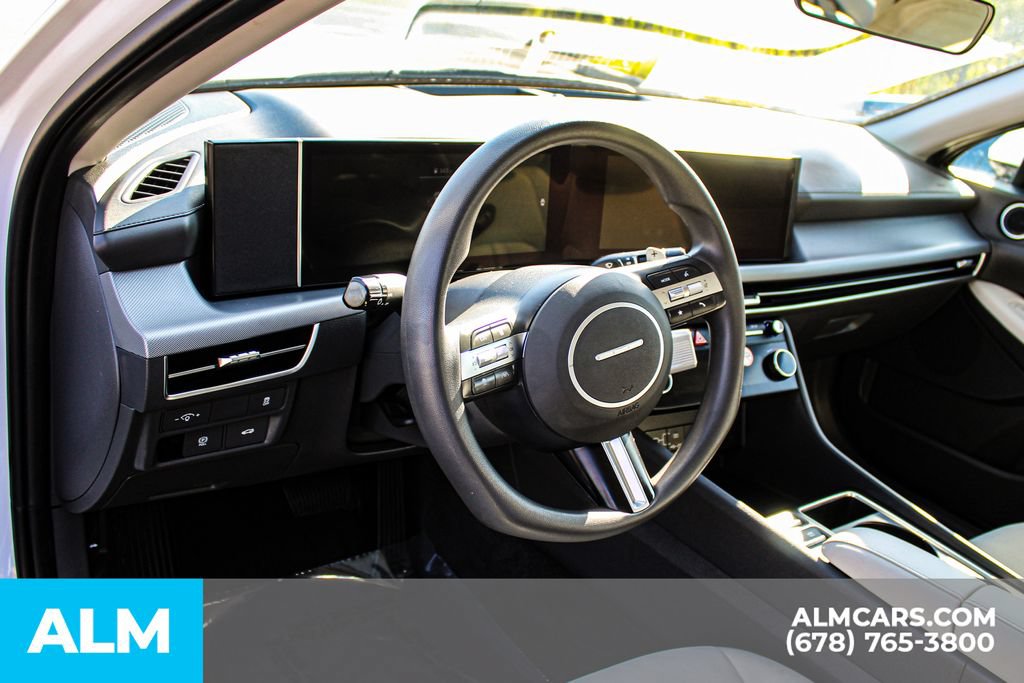 Used 2025 Hyundai Sonata SEL FWD image 16