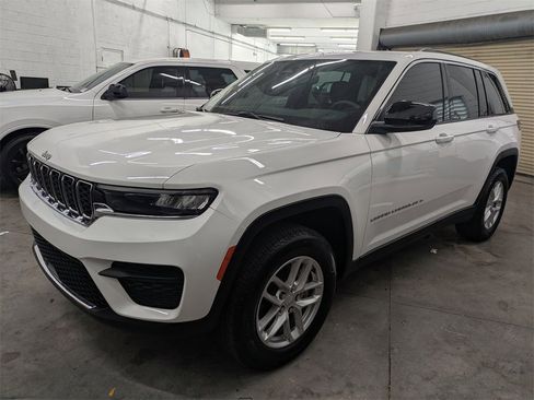 Certified 2024 Jeep Grand Cherokee Laredo X w/ Trailer Tow Package image 9