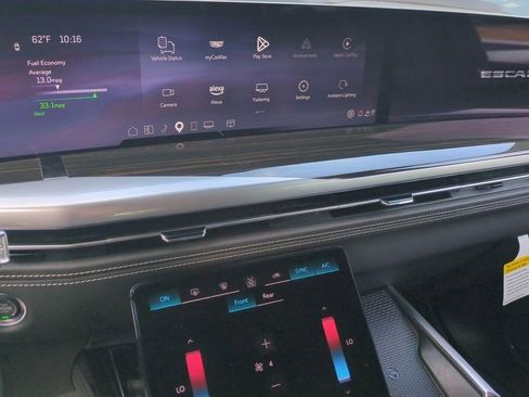 Certified 2025 Cadillac Escalade ESV Luxury RWD image 24