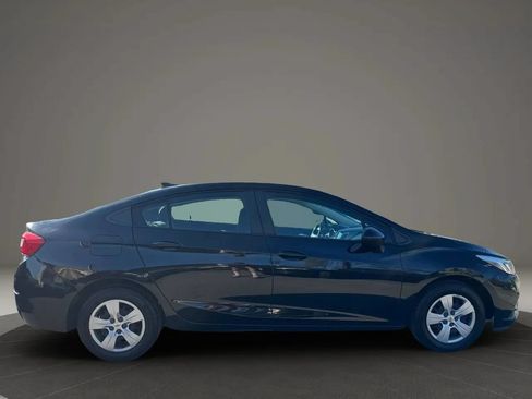 Used 2018 Chevrolet Cruze LS FWD image 4