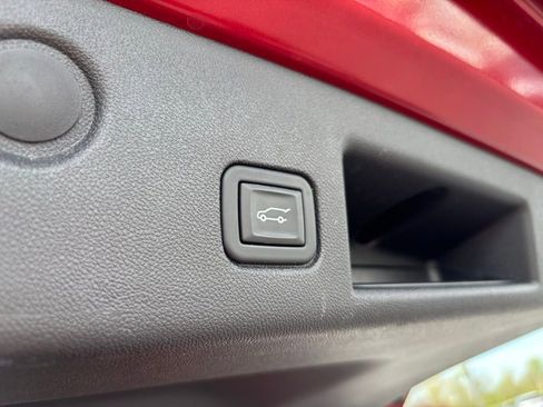 Used 2023 Chevrolet Equinox Premier AWD/4WD image 23