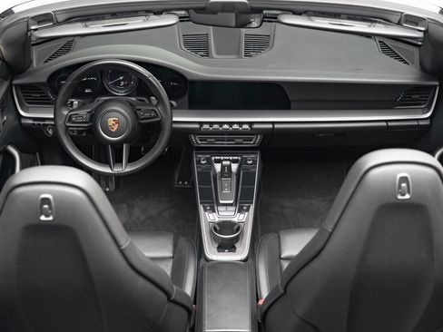 Used 2021 Porsche 911 Carrera image 2
