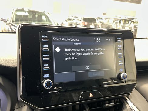 Used 2021 Toyota Venza LE w/ Carpet Mat Package (TMS) image 18