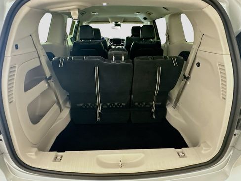 Used 2024 Chrysler Pacifica Touring-L FWD image 30
