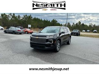 Used 2025 Chevrolet Traverse LT FWD video 1