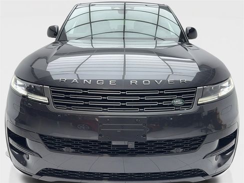 Used 2025 Land Rover Range Rover Sport image 4