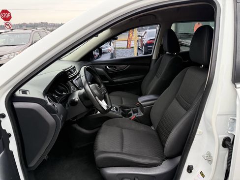 Used 2019 Nissan Rogue SV image 10