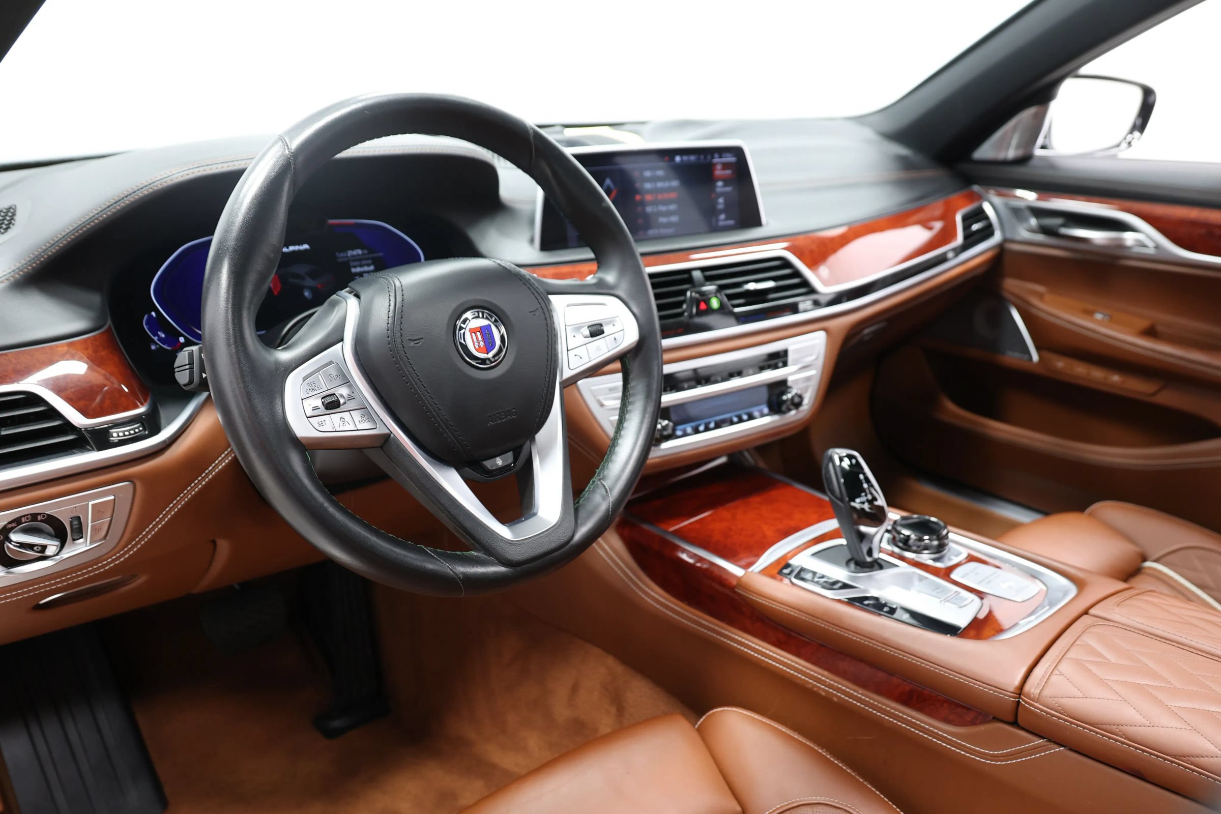 Used 2022 BMW ALPINA B7 xDrive w/ Luxury Rear Seating Package AWD/4WD image 2