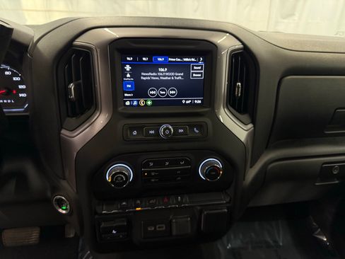 Used 2023 Chevrolet Silverado 1500 Custom image 15