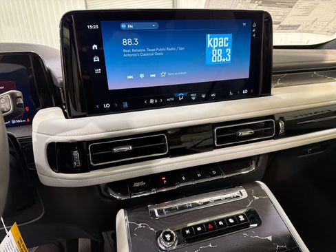 New 2025 Lincoln Aviator Black Label image 17