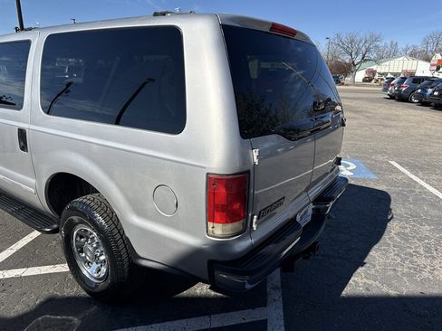 Used 2004 Ford Excursion XLT image 7
