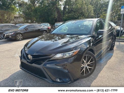 Used 2021 Toyota Camry SE image 1