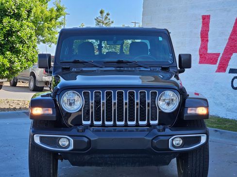Used 2023 Jeep Gladiator Overland AWD/4WD image 2