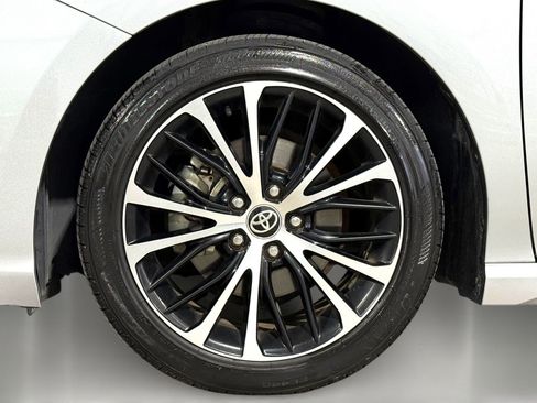 Used 2020 Toyota Camry SE image 11