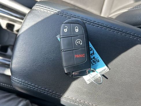 Used 2025 Jeep Compass Limited image 34