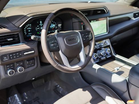 Used 2024 GMC Yukon Denali w/ Advanced Technology Package AWD/4WD image 19