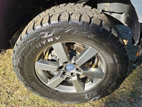 Used 2023 Ford F150 Lariat w/ Trailer Tow Package image 16