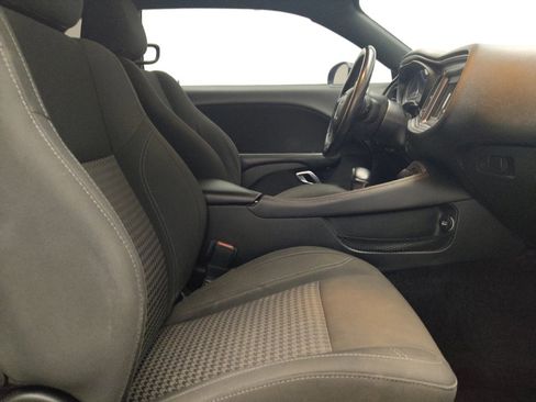 Used 2019 Dodge Challenger SXT image 21
