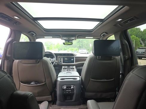 Used 2023 GMC Yukon XL Denali w/ Denali Reserve Package AWD/4WD image 35