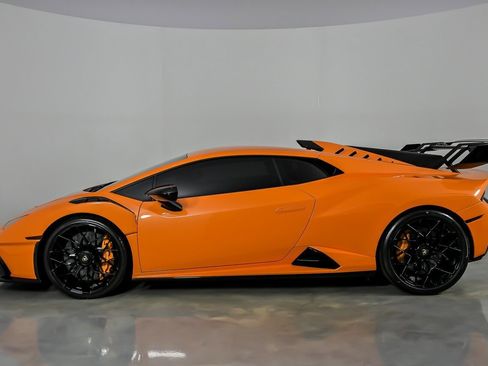 Used 2022 Lamborghini Huracan STO image 10