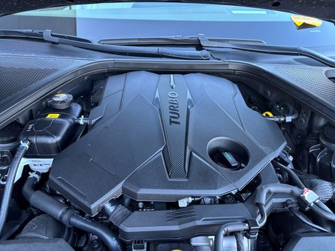 Used 2025 Genesis G90 3.5T image 17