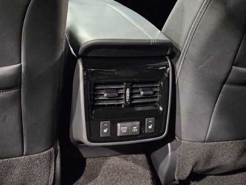 Used 2022 Toyota Avalon Limited image 39