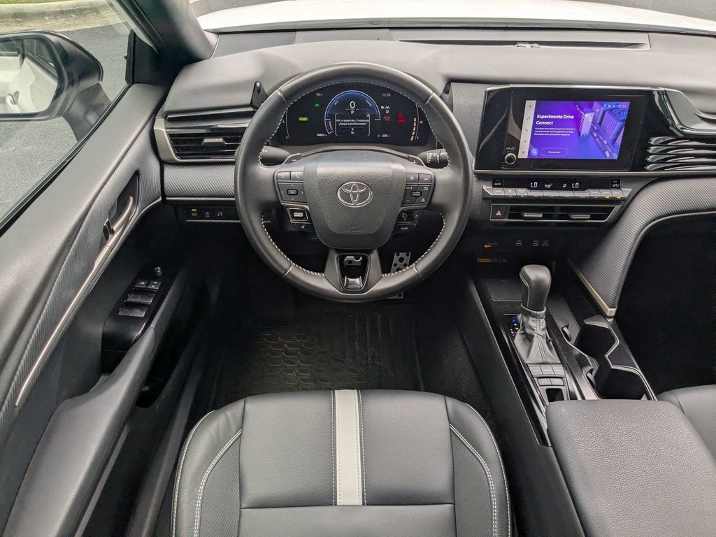 Used 2025 Toyota Camry SE FWD image 15
