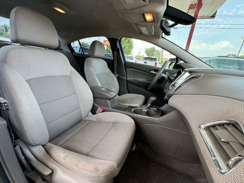Used 2018 Chevrolet Cruze LT image 20
