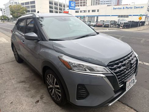 Used 2021 Nissan Kicks SV FWD image 4