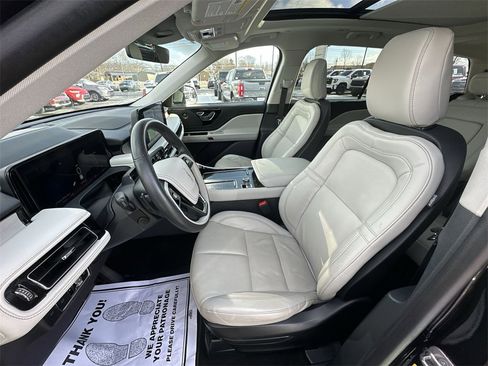 Used 2025 Lincoln Aviator Reserve image 11