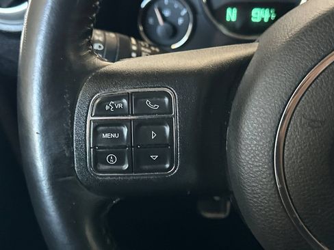 Used 2017 Jeep Wrangler Unlimited Sahara w/ Connectivity Group AWD/4WD image 25