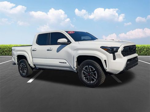 Certified 2026 Toyota Tacoma TRD Sport image 2