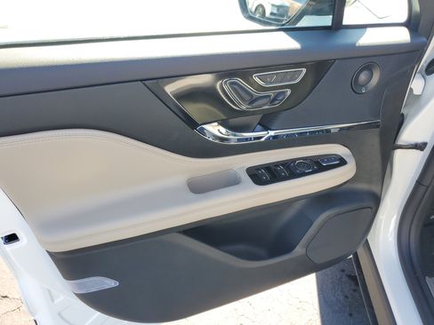 New 2026 Lincoln Corsair Reserve image 8