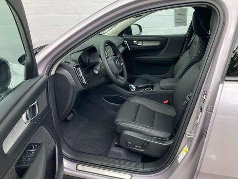 Certified 2026 Volvo XC40 B5 Plus w/ Protection Package Premier image 15