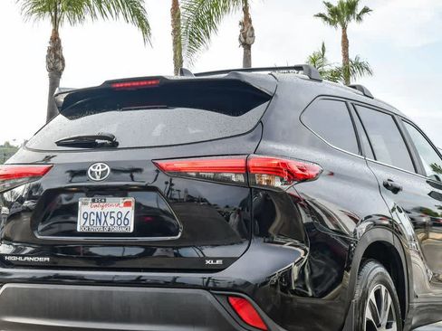 Used 2023 Toyota Highlander XLE image 6