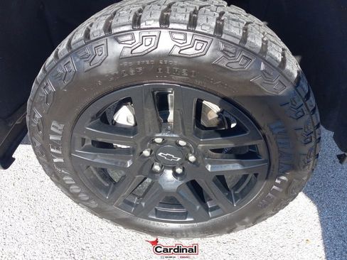 Used 2025 Chevrolet Silverado 1500 Custom Trail Boss w/ LPO, Dark Essentials Package image 2