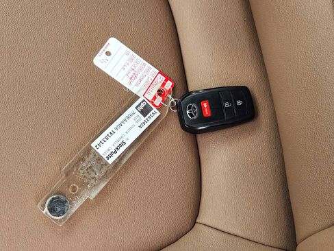 Used 2026 Toyota Corolla Cross XLE FWD image 34