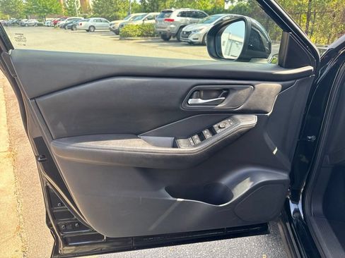 Certified 2025 Nissan Rogue SV FWD image 16