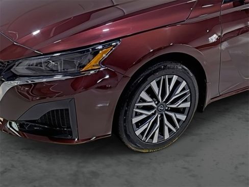 Used 2024 Nissan Altima 2.5 SV image 7