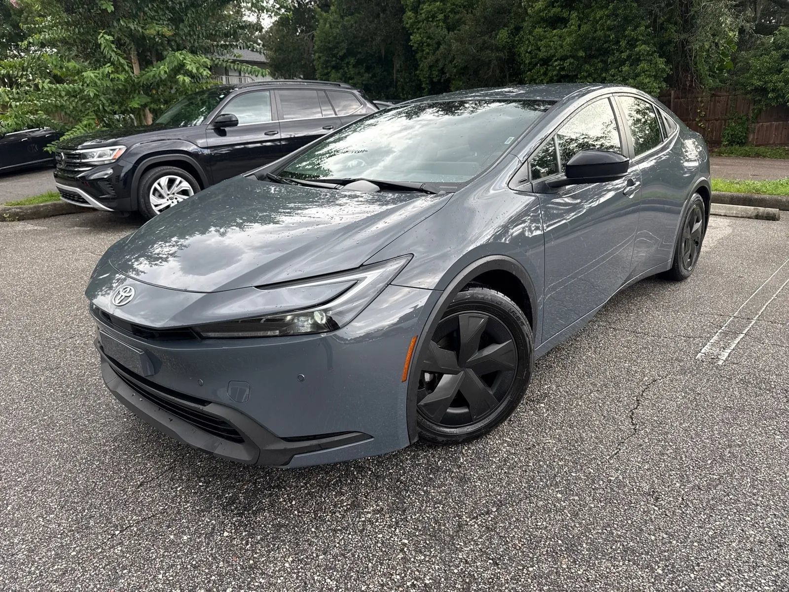 Used 2025 Toyota Prius LE FWD image 2