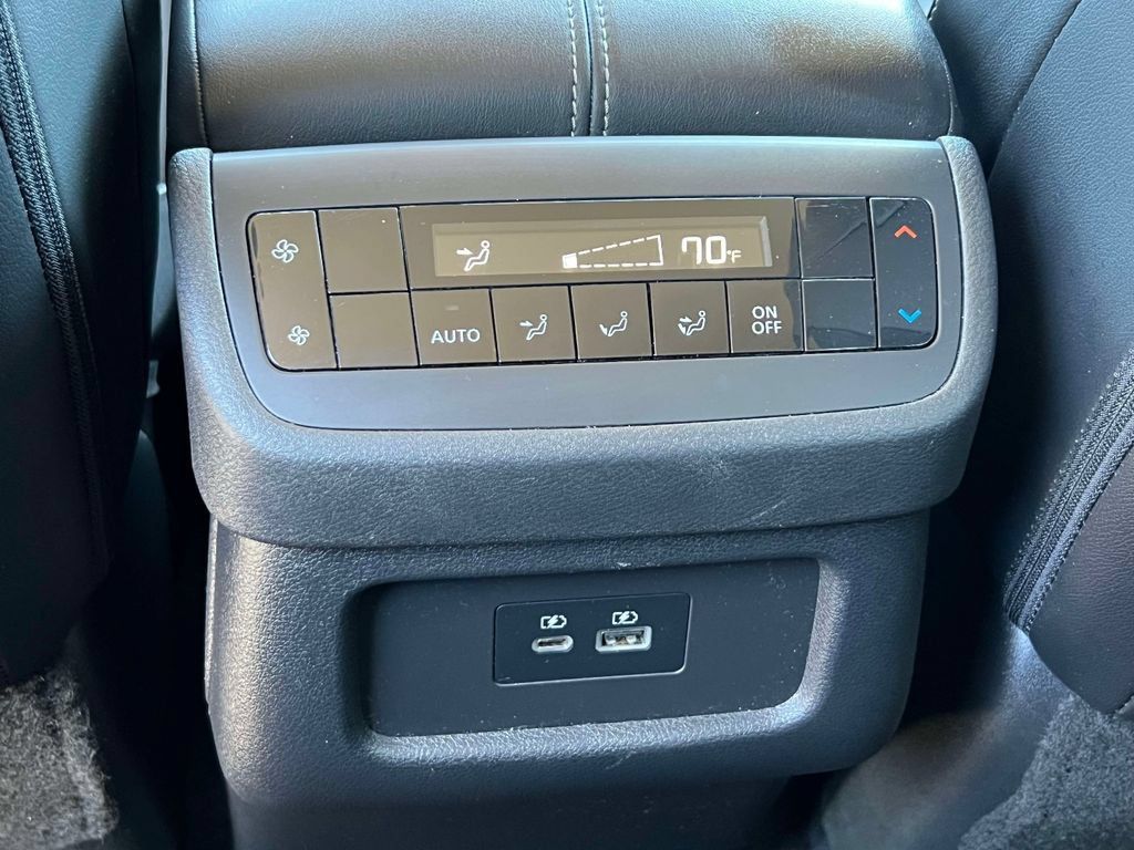 Used 2023 Nissan Pathfinder SL AWD/4WD image 11
