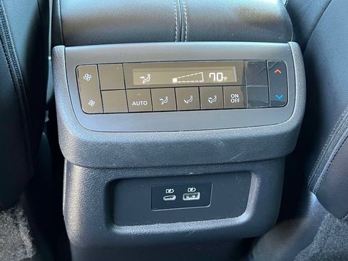 Used 2023 Nissan Pathfinder SL AWD/4WD image 11