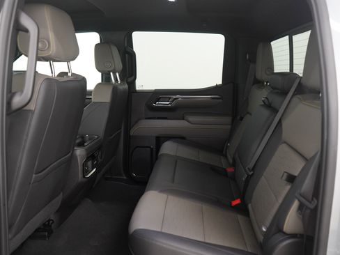 Used 2024 Chevrolet Silverado 1500 ZR2 image 20