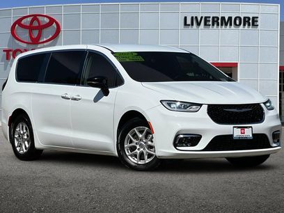 Used 2024 Chrysler Pacifica Touring-L