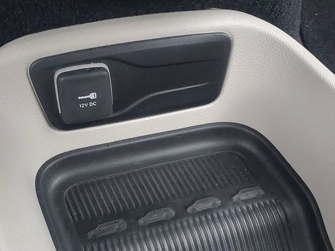 Used 2023 Chrysler Pacifica Touring-L FWD image 25