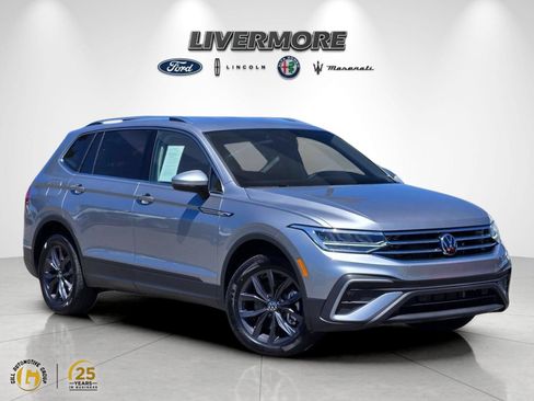 Used 2024 Volkswagen Tiguan SE AWD/4WD image 1
