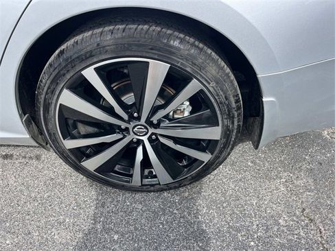 Used 2020 Nissan Altima 2.5 Platinum image 11